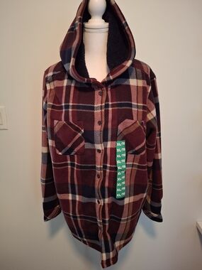 NWT. Realtree Ladies Maroon Plaid Hooded Sherpa Utility Jacket. XL.